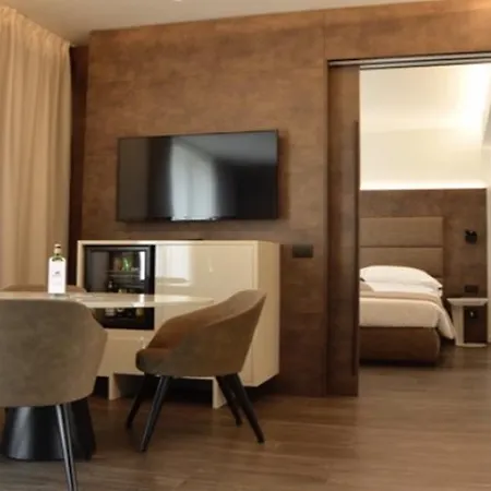 Solho Hotel 4*