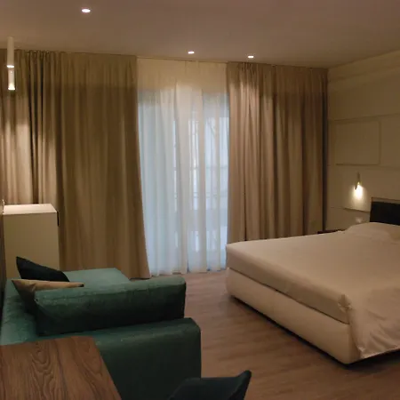 Solho Hotel 4*