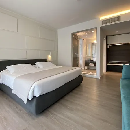 Solho Hotel 4*